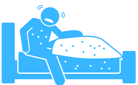 Personne se réveillant avec des piqûres de punaises de lit sur un lit.